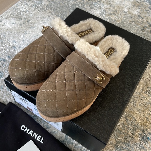 Authentic CHANEL 21A Quilted Suede Cork Shearling Mule / Clog Green/ Taupe SZ.37 - Picture 5 of 15